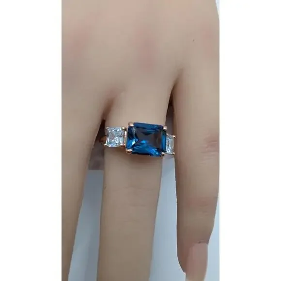 Elegant Blue Gemstone Ring with Side Stones Size 7 - Picture 8 of 9